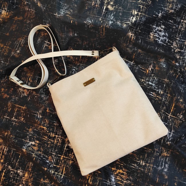 pochette bandoulière en velours côtelé