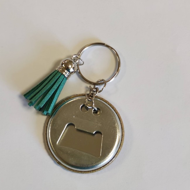 porte-clés badge décapsuleur je peux pas j'ai pétanque pompon vert 2