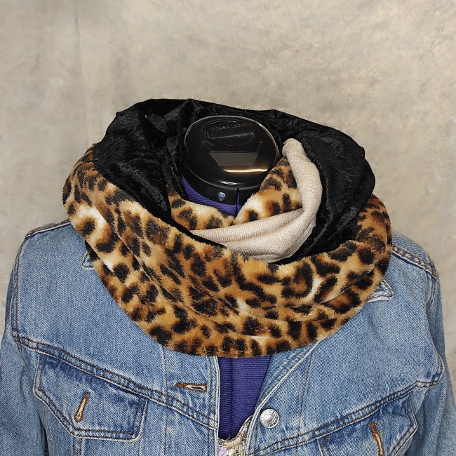 Texture douce snood polaire léopard velours noir