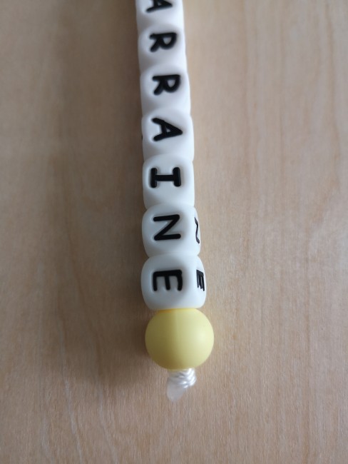 porte clé jaune pâle bas