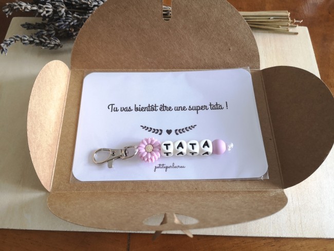 carte super tata + porte clé lilas +enveloppe kraft
