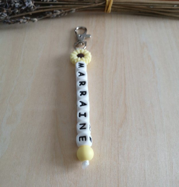 porte clé jaune pâle