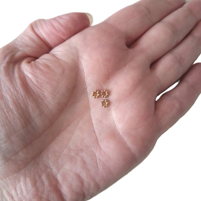 Lot de 3 perles intercalaires fleur 4x1 mm en acier inoxydable 304L...