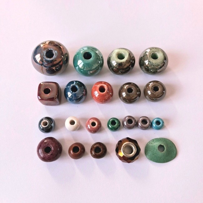 Lot perles céramique et autres 01a