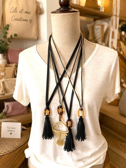 sautoir pompon noir cuir perle synthétique artisanat createur lili et ma creations