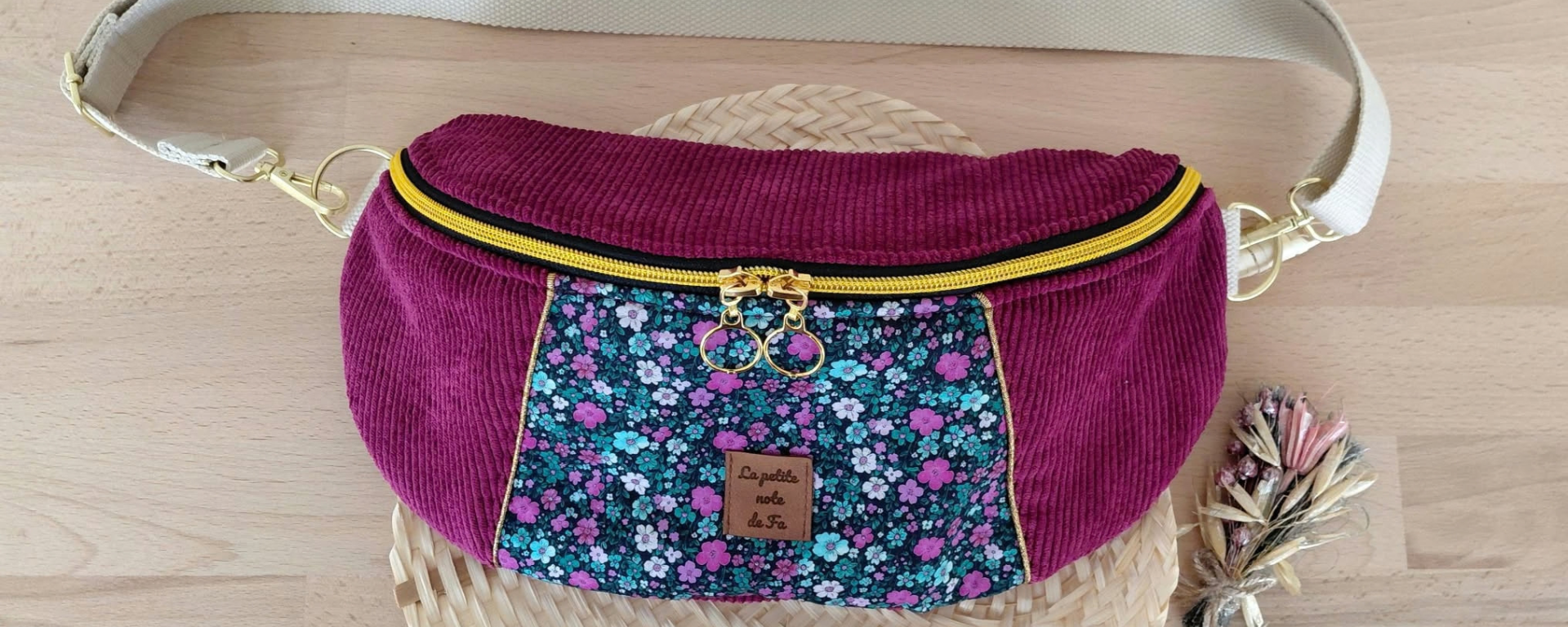 Sac banane Iris en velours côtelé prune