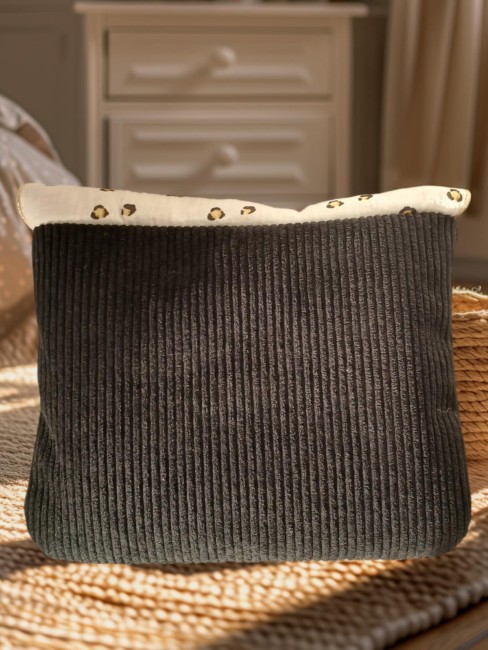 pochette-a-livre-wild-dos