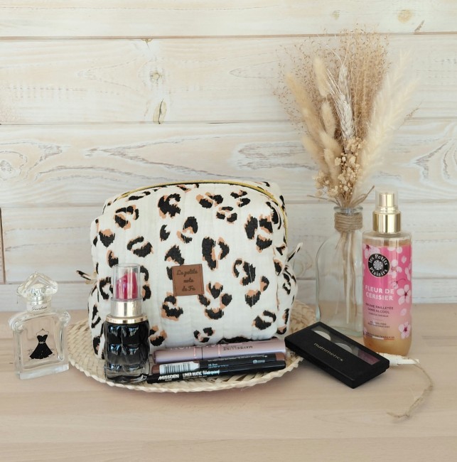 trousse-de-toilette-savane-face Trousse Savane artisanale française en tissu léopard