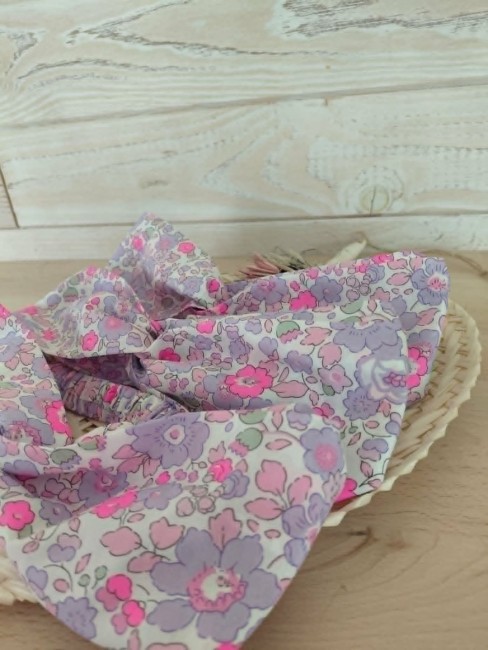 détail tissu liberty betsy fluo lilas