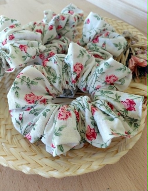 chouchou-rosalie-de-pres chouchou fleurs roses accessoire cheveux femme