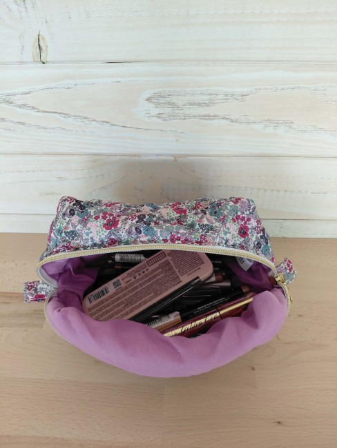 trousse de toilette Matilde ouverte avec intérieur en coton