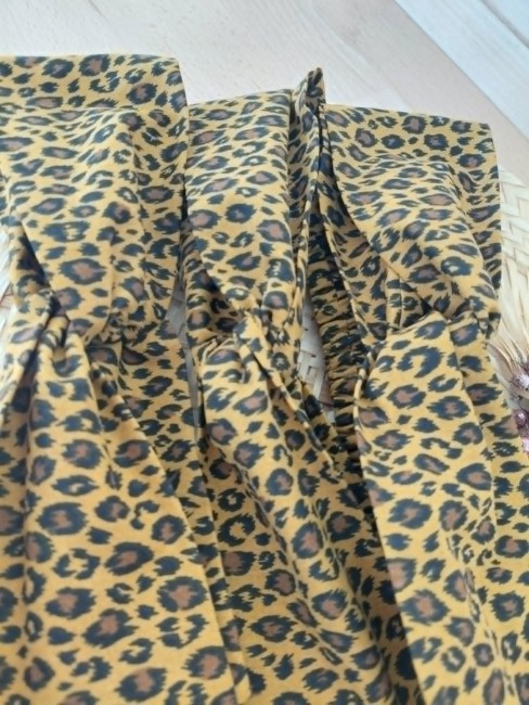 détail tissu leopard bandeau artisanal