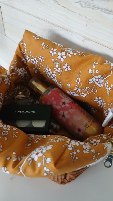 trousse-de-toilette-cognac-dessus-cote