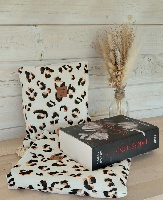 housse-de-livre-savane-broche-face Housse de livre Savane motif léopard faite main