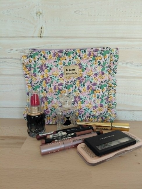 trousse de toilette froufou fleurie Pétale artisanale française