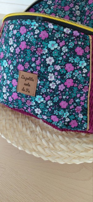 sac-banane-iris-pres Sac banane Iris artisanal en velours prune et tissu fleuri