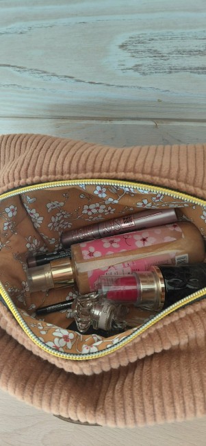Intérieur de la trousse de toilette Mystère d’Automne 