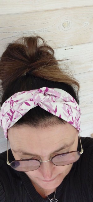 bandeau violet porté femme