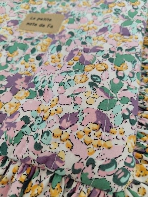 trousse froufrou artisanale française Pétaledétail du tissu fleuri de la trousse Pétale