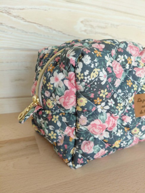 trousse de toilette Lola vue de profil