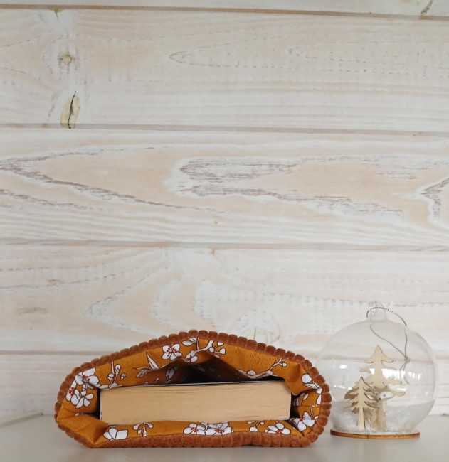 housse-de-livre-cognac-dessus