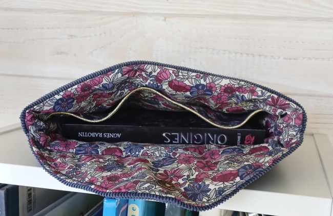 Pochette à livre Corduroy Bleu ouverte livre