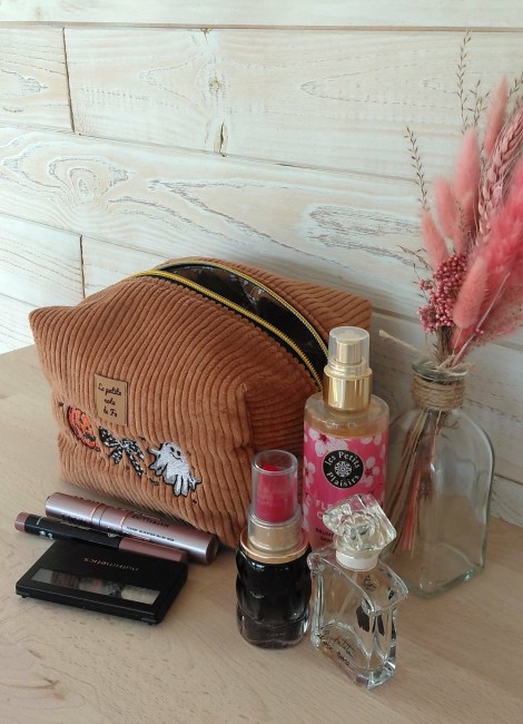 Trousse de toilette cognac avec motifs Halloween brodés