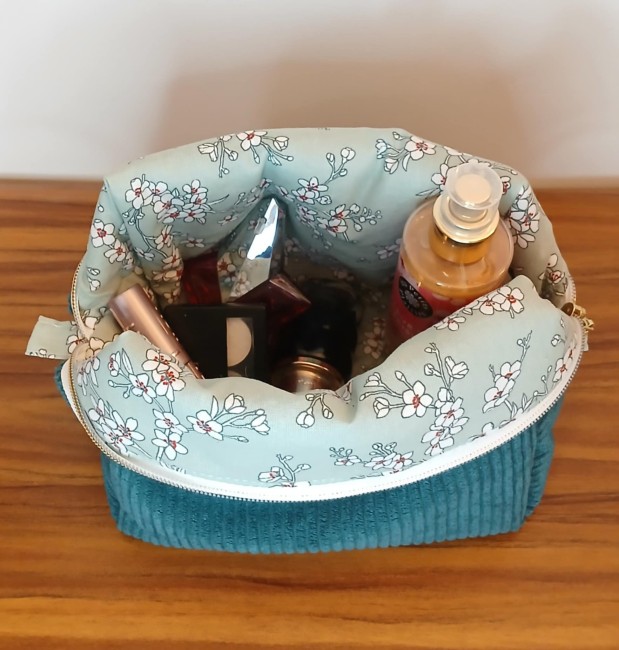 trousse-de-toilette-velvet-ouverte