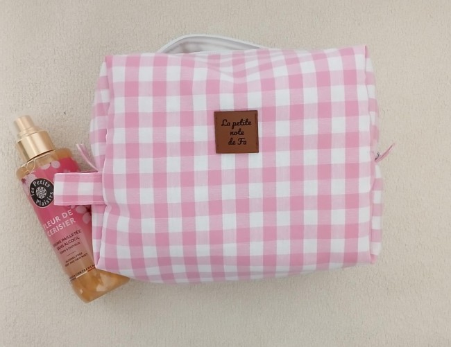 Trousse de toilette Vichy rose devant