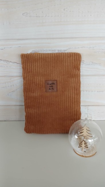 housse-de-livre-cognac-face