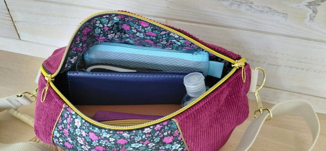 sac-banane-iris-ouverte-de-cote Sac banane Iris fait main et tissu fleuri