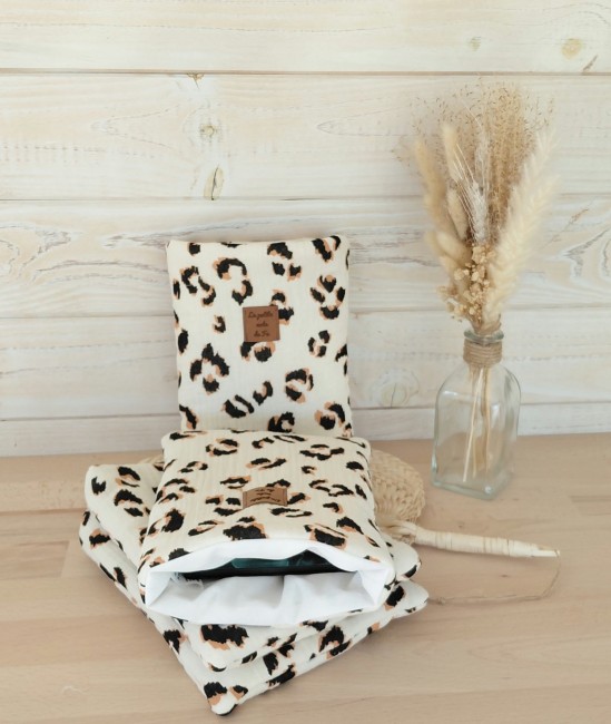 housse-de-livre-savane-blanc-dessus Housse de livre Savane ouverte avec doublure blanc cassé