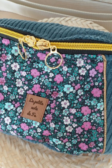 Sac banane Céleste vert avec empiècement en tissu fleuri