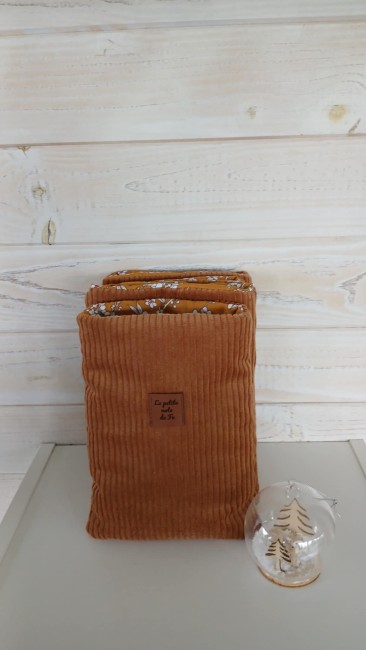 housse-de-livre-cognac-trois