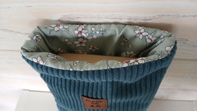 housse-de-livre-velvet-dessus