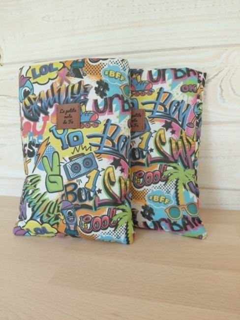 protection artisanale pour livre et liseuse motif Graffiti