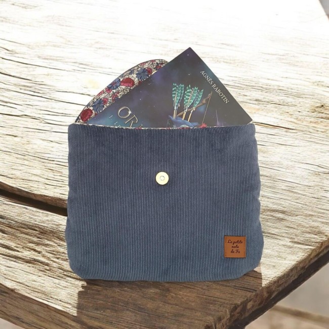 Pochette à livre Corduroy Bleu debout