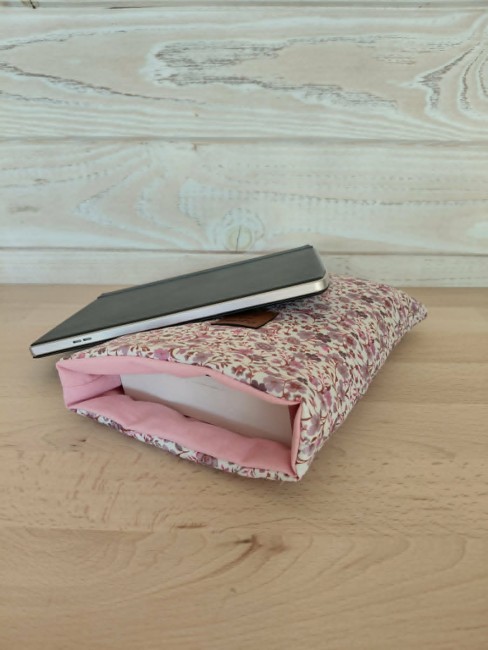 housse-de-livre-camelia-liseuse housse artisanale pour liseuse 7,8 pouces fleurie