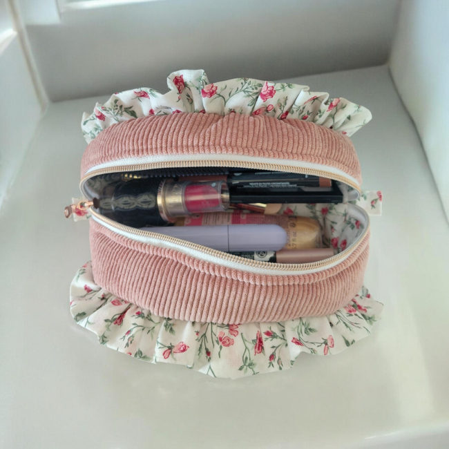 trousse-demi-lune-rose-ouverte