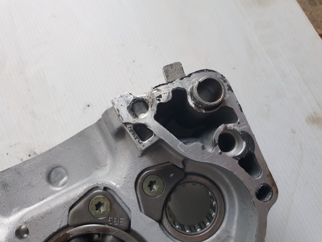 carter-moteur-yamaha-yzf-426-detail