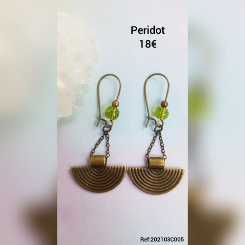 Boucle ethnique demi lune et Péridot